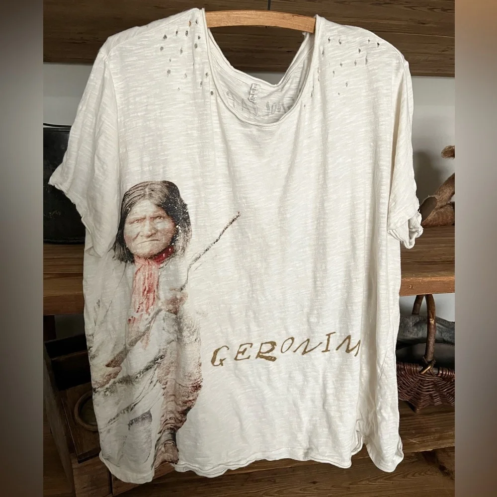 Magnolia Pearl White Graphic Short Sleeve Tee with Red Accents - Picture 2 of 8
